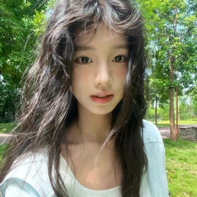 S2 户外草坪 · 公开环境的选择 · 金发女子 9PM 纹身成为个人识别